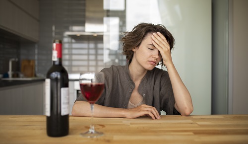 ¿Cómo afecta el alcohol en la menopausia?